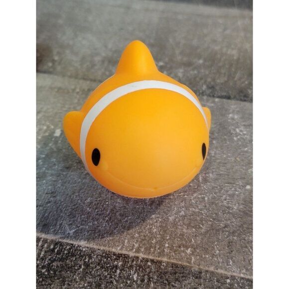 Munchkins clownfish water toy figures sea creature - Picture 1 of 4